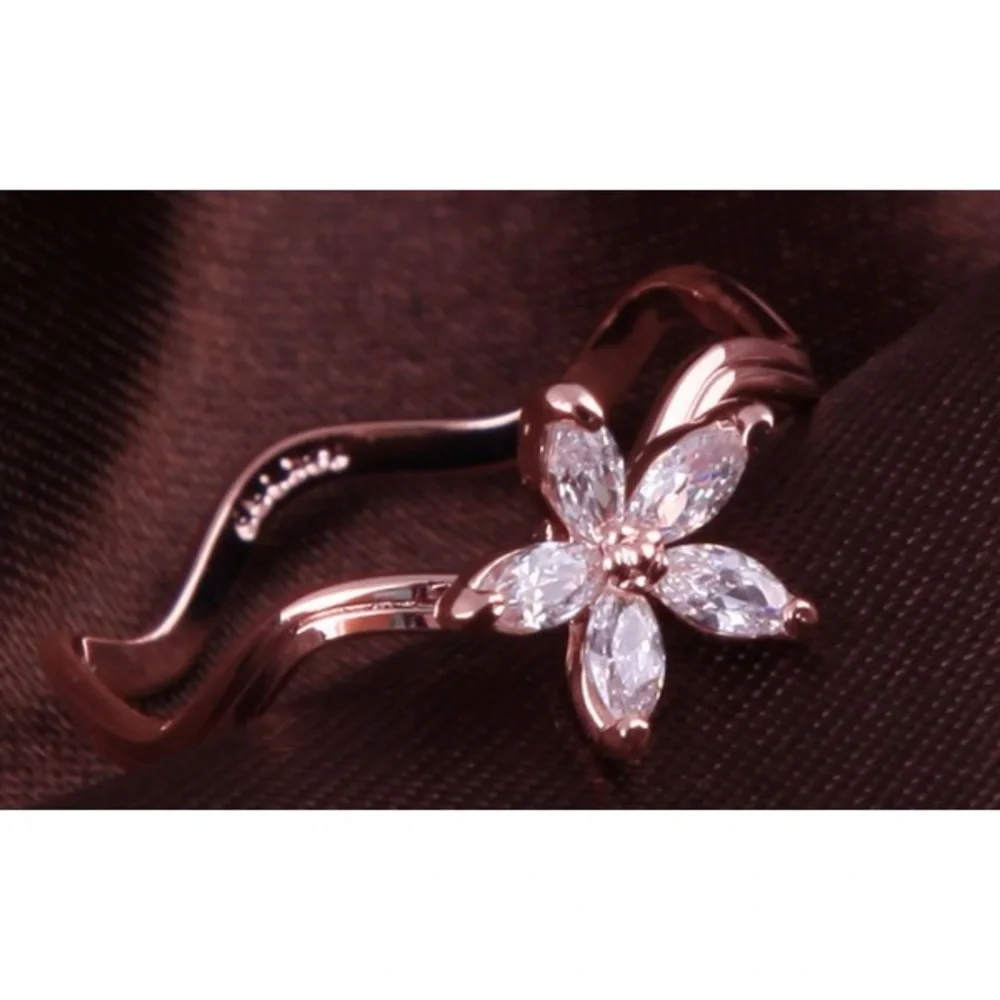 Crystal Flower Ring - 18K Rose Gold Plated - Picture 3 of 4